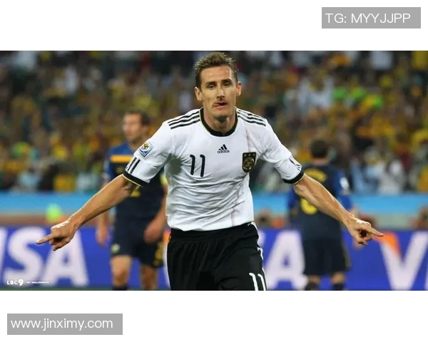 《探索11位足球巨星的传奇之路和他们对现代足球的深远影响》 《探索11位足球巨星的传奇之路和他们对现代足球的深远影响》