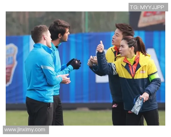 《绿茵传奇：足球巨星的荣耀与拼搏之路》