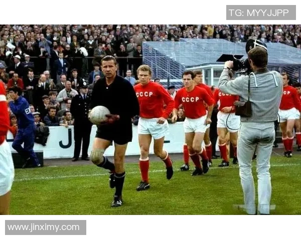 三十号球衣的传奇足坛人物与他们的辉煌历史