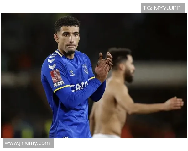 世界足坛最矮球员的传奇之路：从身高劣势到成为技术巨星