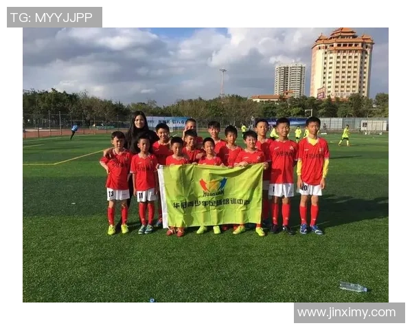 小贱贱与足球球星之间的友情与合作关系探析