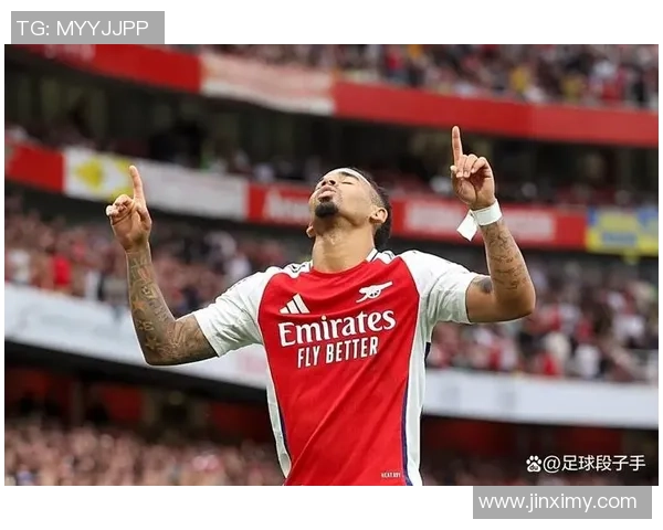 足球明星化身新手球员挑战赛，惊艳球场展现意外表现